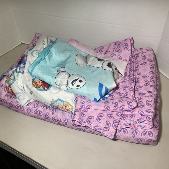 Disney Frozen 4-Piece Unleash the Magic Toddler Bedding Set - Picture 3 of 13